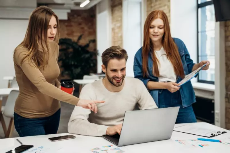 59% pracowników uważa, że w pracy „nie warto się wychylać”